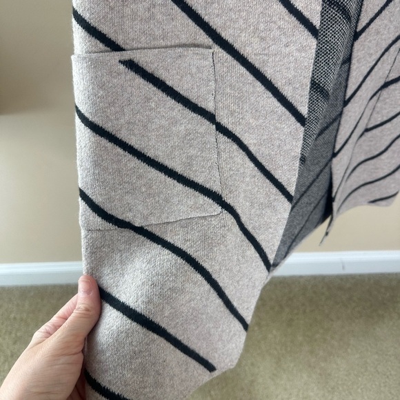 Nine West Women's Clean Collar Coatigan Sweater tan black stripe  Size XS NWT - Picture 7 of 7